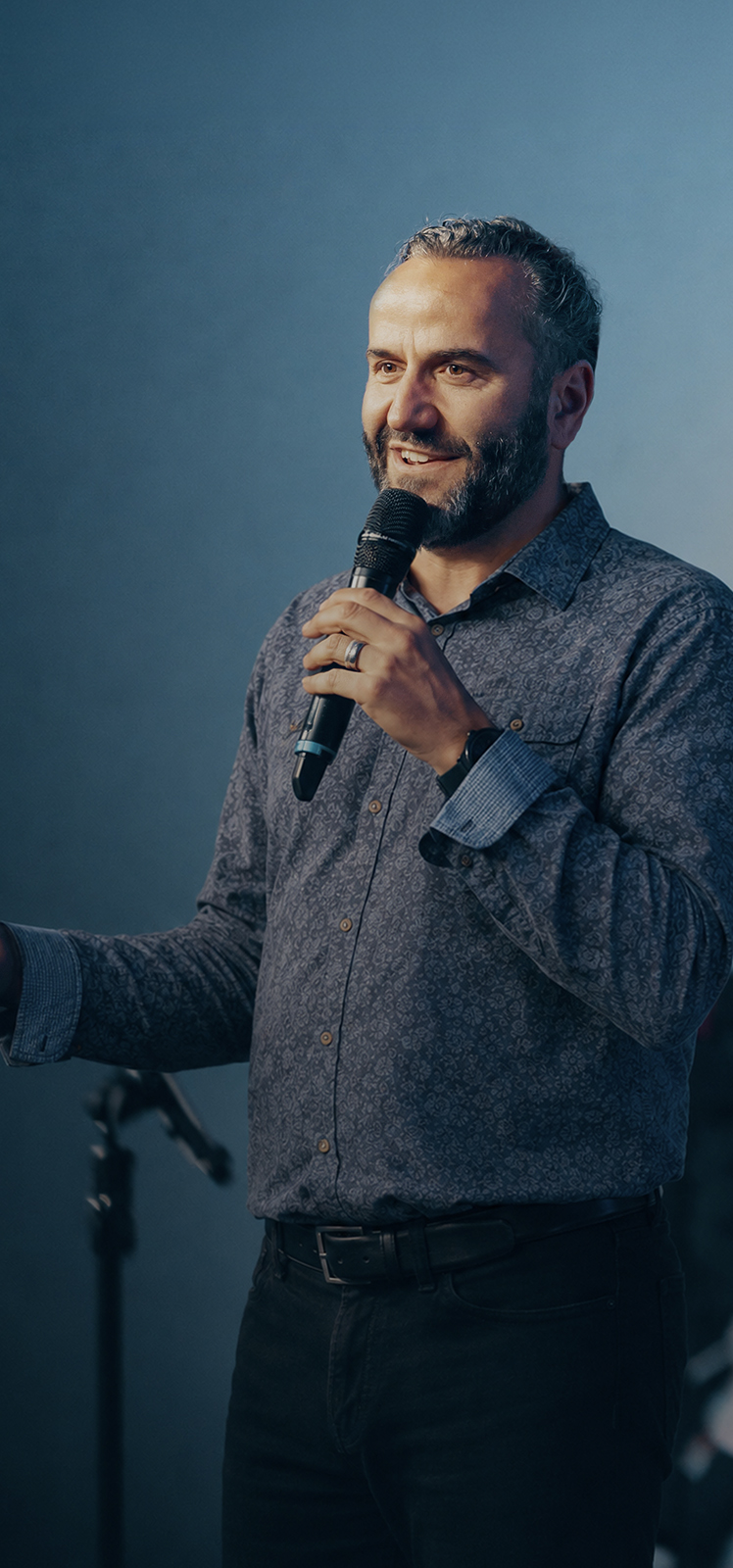Matthias Truttmann preaching on stage